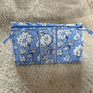 Vera Bradley Blue and White Floral Cosmetic Bag. Sweet Garden Blue.